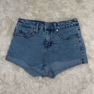High waisted denim shorts 💙
